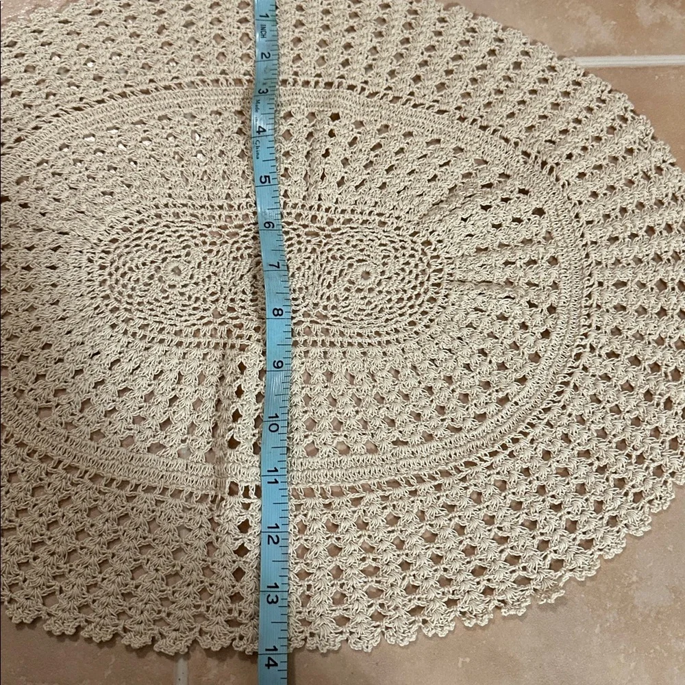 EUC Elegant Cream Crochet Doily
